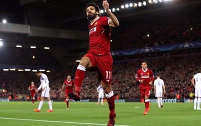 米兰电竞动态-C罗与队友庆祝温情满满