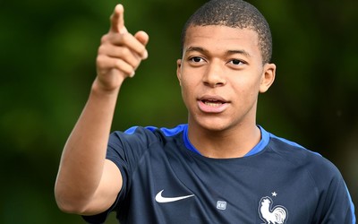 米兰电竞热评-佩德里再秀彩虹过顶过人轻松写意