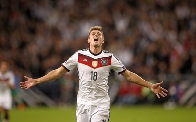 米兰电竞独家-内马尔带伤出战世界杯泪洒赛场